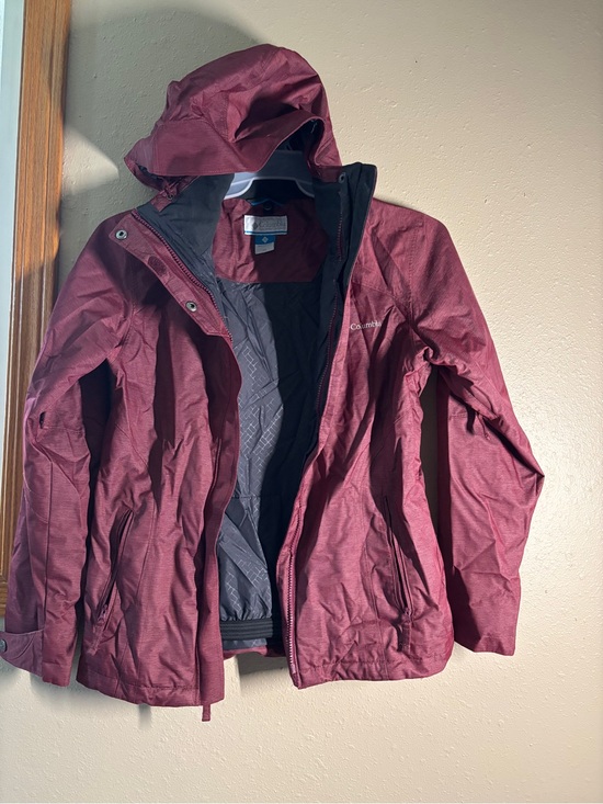 Columbia Jackets & Blazers - Columbia Rain Jacket in Maroon | Women’s XS, excellent condition